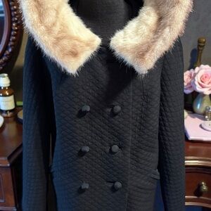 Elegant Black Double-Breasted Voluptuous Coat w/ Mink Fur Collar